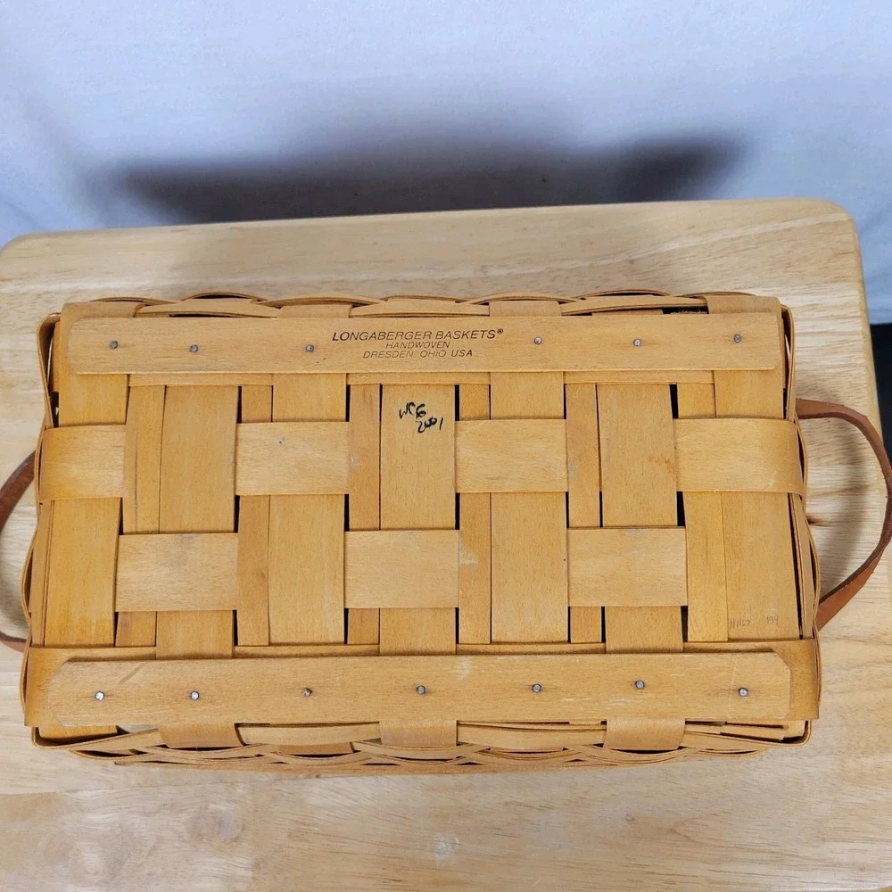 Vintge Longaberger Handwoven Wood Splint Storage Basket Leather Handles 2001 WC6